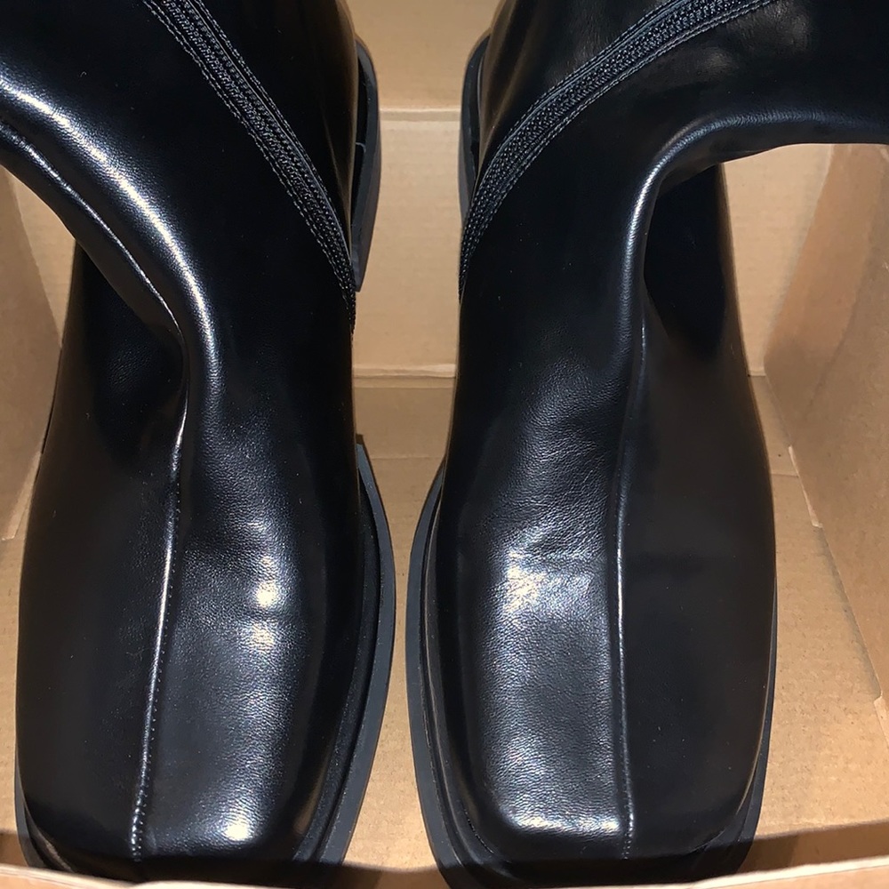 New below the knee zipper boots